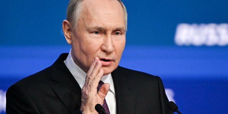 Владимир Путин алдыдагы президенттик шайлоого катыша турганын ачыктады