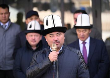 Шакиев: «Мектептер салынып, мугалимдердин айлыгы жогорулаганына карабай, билим берүүнүн сапаты өтө төмөндөп кетти»