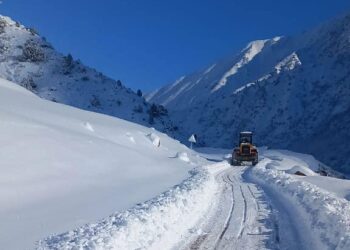 Алайкуга барган жолдо кар көчкү түшүп, жол жабылды
