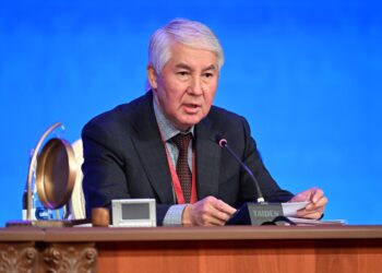 Элдик курултайдын биринчи күнү кандай өттү? Сүрөт