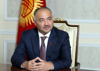 Нурланбек Шакиев 3 депутат менен Орусияга кетти