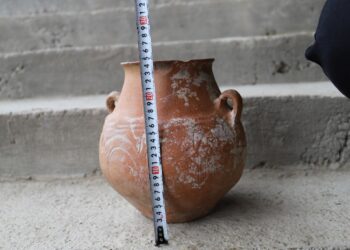 Таласта балык уулоого чыккан тургун байыркы кумура таап алды