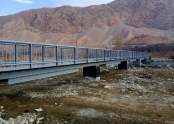 «Мектепке барчу жол 3 чакырымга кыскарды». Баткенде көпүрө курулду