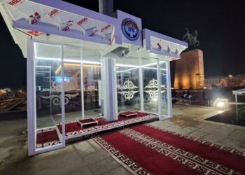 «Ала-Тоо» аянтында ардактуу кароолду реконструкциялоо иштери аяктады (сүрөт)