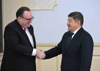 Акылбек Жапаров менен АКШнын Кыргызстандагы элчиси эки тараптуу кызматташуунун актуалдуу маселелерин талкуулашты