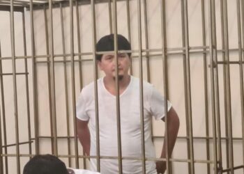 Жарандык активист Адилет Али Мыктыбектин апасы бийликке кайрылды