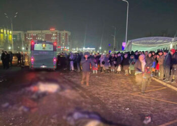 Алматыда 3 адамдын өмүрүн алган автобус кырсыгы. Жүргүнчү менен айдоочунун чыры эмнеден чыккан?