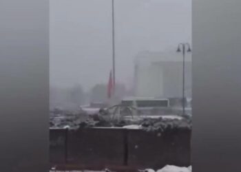 «Ала-Тоо» аянтындагы желек түшүрүлдү. Эмне үчүн? (видео)