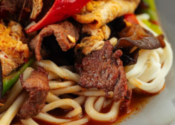 Бишкектеги «Wok lagman» тез татым жайында массалык уулануу болду