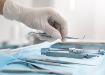 Тиш дарылаткан 3 жашар кыздын чарчап калышы. КММАнын медициналык борборунун директору иштен алынды