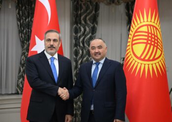 Төрага Нурланбек Шакиев Түркиянын тышкы иштер министрин кабыл алды