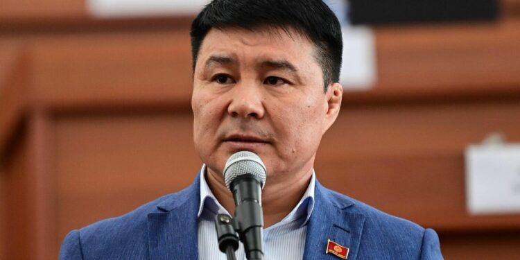 «Сөз эркиндигине терс таасирин тийгизет». Депутат Икрамов журналисттердин суракка алынышы боюнча үн катты