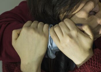 «Көчөдө урушуп, муунткан». Баткенде каза болгон 22 жаштагы келиндин өлүмү боюнча жаңы жагдай