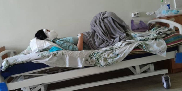 “Мага жин кирип кеткен”. Мурдагы жубайынын кулак-мурдун кескиледи деген шектүү күнөөнү мойнуна алган жок