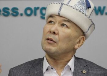 Арстан Алай каза болгон абактын жетекчиси: «Сүлгү менен электр чайнегинин шнуруна асынып алган абалда табылды»