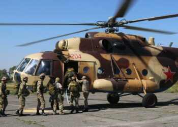 Бишкектин четинде кулаган аскердик тик учак кырсыгынан бир киши каза болгону айтылууда