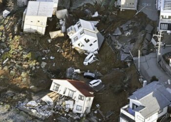 Японияда жер титирөөдөн каза болгондордун саны 62 адамга жетти