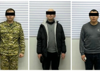 Аскерлерге зомбулук көрсөткөн 3 жетекчи камакка алынды (сүрөт)