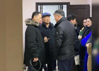 Адахан Мадумаровдун иши боюнча соттук отурум өтүп жатат