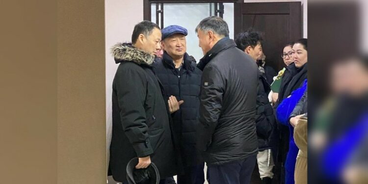 Адахан Мадумаровдун иши боюнча соттук отурум өтүп жатат