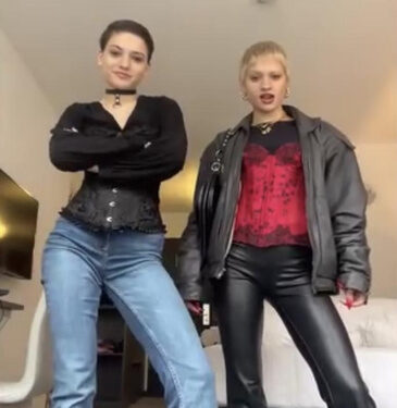 «19 жылдан кийин жолугушкан». Эгиздер бирин-бири ТикТок аркылуу таап алышкан