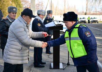 Сузак райондук милициясына 12 автоунаа тапшырылды