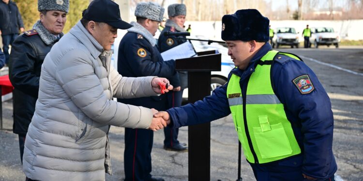 Сузак райондук милициясына 12 автоунаа тапшырылды