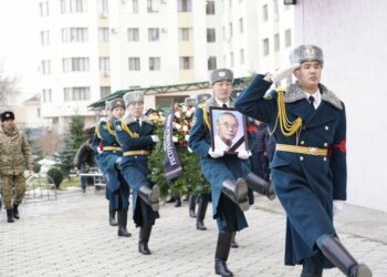 Кыргыз эл сүрөтчүсү Муса Абдиев акыркы сапарга узатылды (сүрөт)