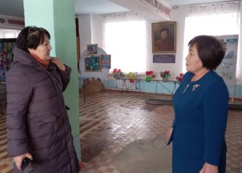 Билим берүү министри Курултайда айтылган Ысык-Көлдөгү 2 мектепке барды