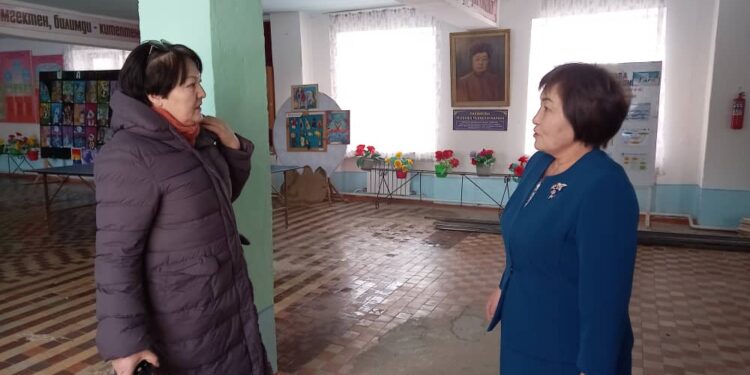 Билим берүү министри Курултайда айтылган Ысык-Көлдөгү 2 мектепке барды