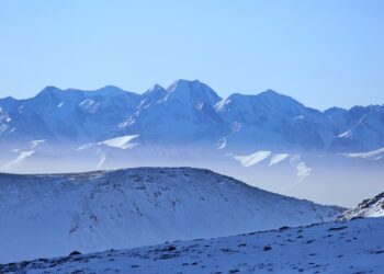 Ысык-Көлдөгү бийик тоолордун кышкы кооздугу (сүрөт)