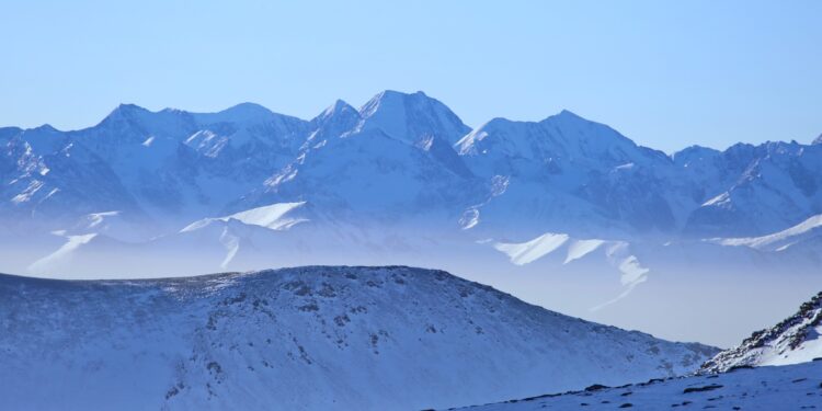 Ысык-Көлдөгү бийик тоолордун кышкы кооздугу (сүрөт)