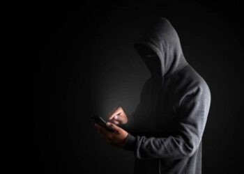 «Жол кырсыгына кабылдым, 30 миң сом сал». Чүйдө жаран абакта жаткан кишиге алданып калган