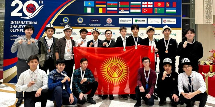 Кыргызстандык окуучулар эл аралык олимпиадада 4 күмүш, 13 коло медаль жеңип алышты