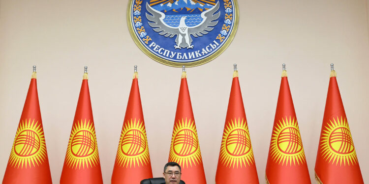 Садыр Жапаров Апрель окуясында жабыркагандардын жакындарын кабыл алды