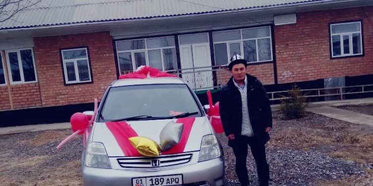 Лейлекте имамга унаа белек кылышты (сүрөт)