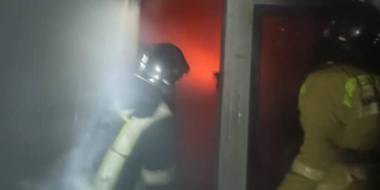 Бишкектин четиндеги темир заводдо өрт чыкты (сүрөт)