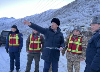 Аламүдүн капчыгайында дайынсыз болуп жаткан жаранды издөө иштеринен министр кабар алды