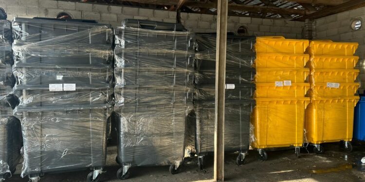 Бишкекте таштанды үчүн 600 контейнер сатып алынды