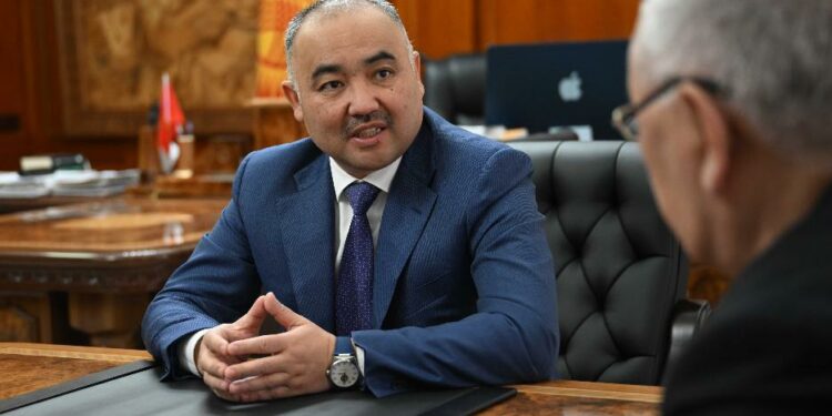 Нурланбек Шакиев Каныбек Осмоналиевди кабыл алды (сүрөт)