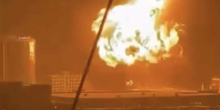 Улан-Батордо газ ташыган унаа жарылды. Каза болгондор бар (видео)