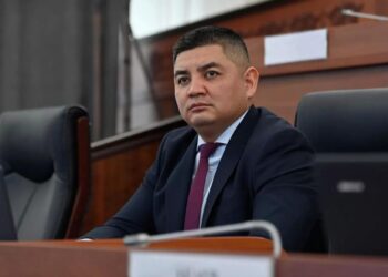 Ак Үйдөн качкан депутат Эмил Жамгырчиев УКМКга суракка барды