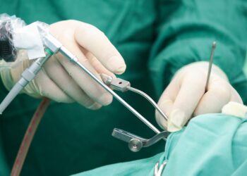 Бишкекте кулаган тик учак. Үч аскер кызматкерине операция жасалды