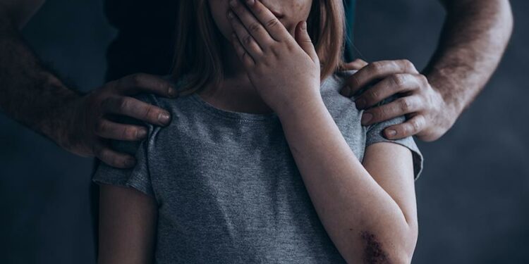 Кыргызстанда зордукчуларга жаза күчөтүлдү. Садыр Жапаров мыйзамга кол койду