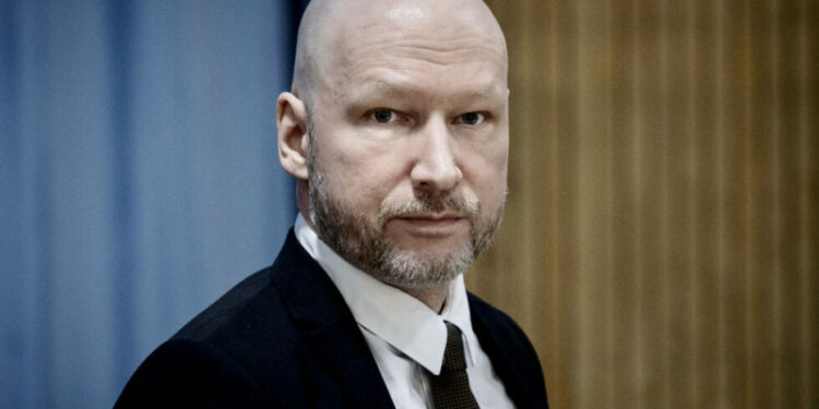 Норвегияда 77 адамдын өлүмүнө айыпталган шектүү абакта ага ырайымсыз мамиле кылынып жатканын айтты