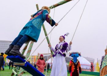 Казакстанда Жаңы жылды 1-январда эмес, жазында тосуу сунушталды