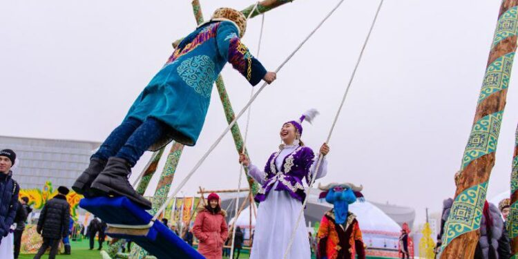 Казакстанда Жаңы жылды 1-январда эмес, жазында тосуу сунушталды