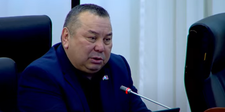 «Журналисттер менен сүйлөшүү керек». Балбак Түлөбаев Садыр Жапаровго кайрылуу жасады