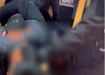 Бишкекте кыздын колун скотчтоп, бычак менен коркутуп карактап кеткендер кармалды (видео)