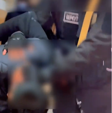 Бишкекте кыздын колун скотчтоп, бычак менен коркутуп карактап кеткендер кармалды (видео)